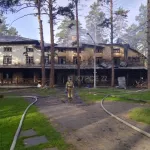 Ночью в пригороде Барнаула случился серьёзный пожар в парке-отеле