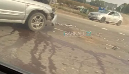 Легковушка и грузовик столкнулись около Баюновских ключей