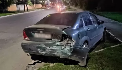 Женщина-водитель в Бийске сбила пешехода и врезалась в три авто