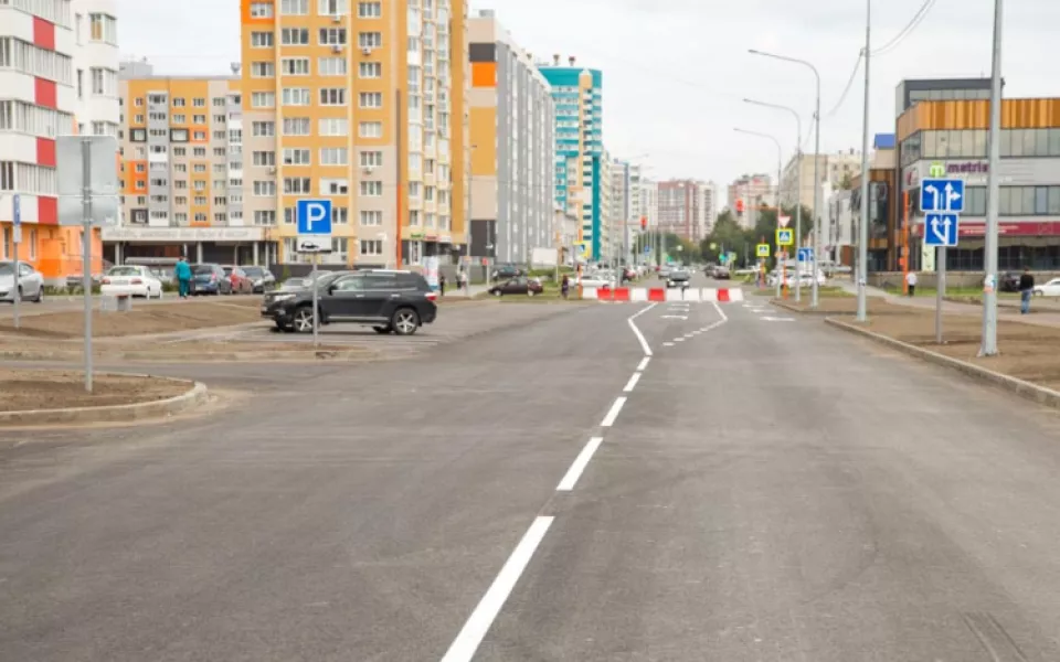 В Барнауле новую дорогу почти за 60 млн рублей построили на улице Сиреневой
