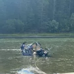 В сибирской реке обнаружили рухнувший частный вертолет депутата