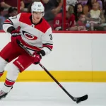 Уроженец Барнаула хоккеист Свечников сделал первый в карьере хет-трик в НХЛ