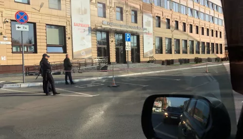 В Барнауле ограничили парковку у здания городской мэрии