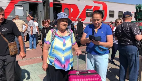 В Алтайский край приехала 90-летняя трэвел-блогер Баба Женя