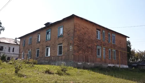 Коммунальный патруль: разруха в доме на Белякова и опасный переход через пути