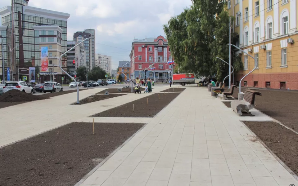 В центре Барнаула благоустроили новую зеленую зону