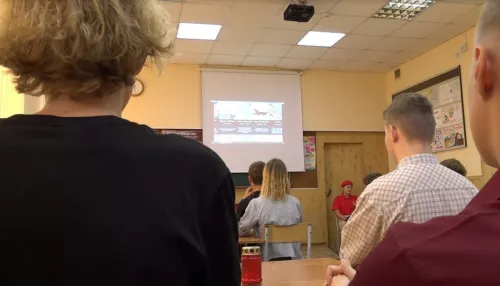 В алтайском архитектурно-строительном колледже почтили память погибших в Беслане