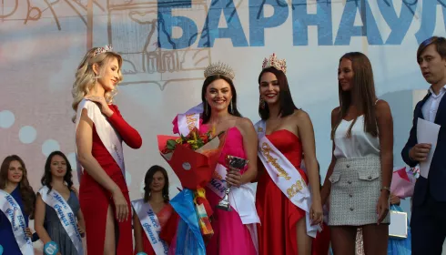 Как прошел финал Мисс Барнаул – 2022 и кто очаровал жюри больше всех