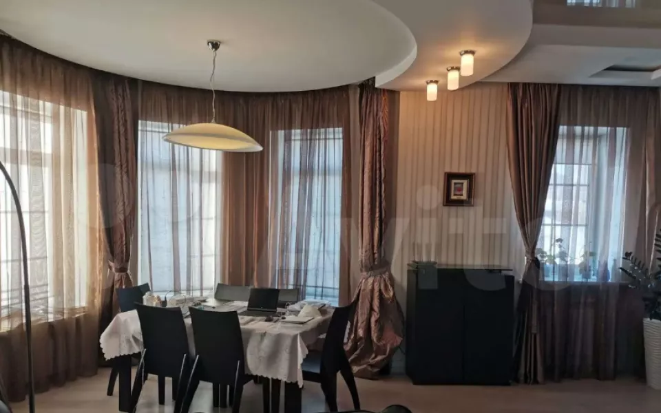 В Барнауле трехуровневую квартиру с зоной барбекю продают за 18 млн рублей