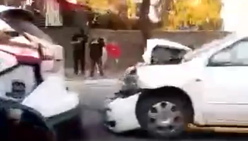 Две легковушки не поделили дорогу в Барнауле на проспекте Комсомольском