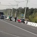 Двое мужчин попали под колеса машины на пешеходнике около Белоярска