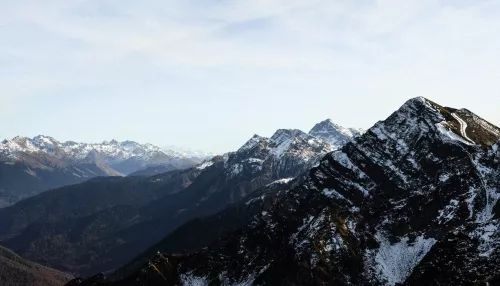 Туристов предупредили об опасности схода лавин в горах Алтая