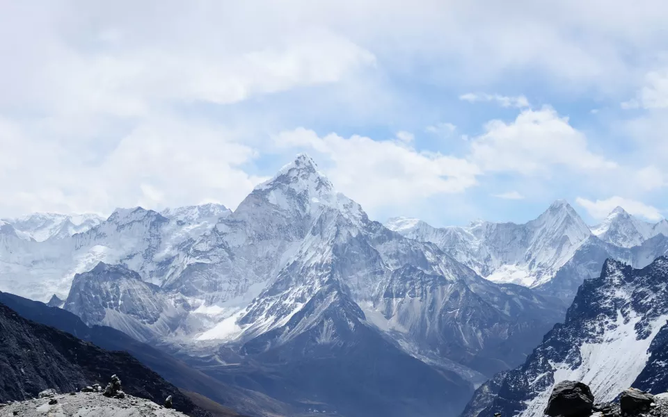 На Камчатке к альпинистам в домик ученых пришел еще один турист