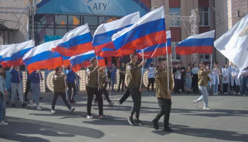 В АлтГУ прошел митинг-концерт Своих не бросаем ко Дню борьбы с терроризмом