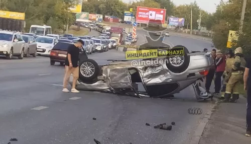 В ГИБДД рассказали подробности массовой аварии с пятью машинами в Барнауле