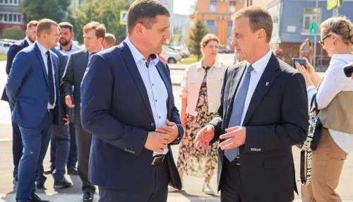 В строящемся сквере медиков в Барнауле побывал глава города Вячеслав Франк