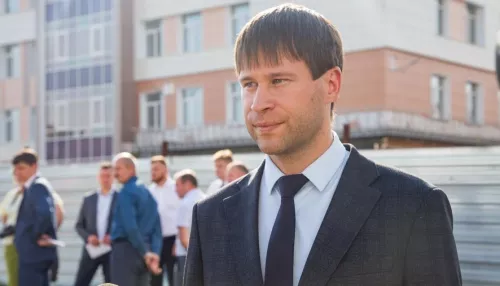 Глава Барнаула побывал на стройке нового здания поликлиники №14 в Барнауле