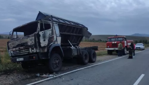 В Алтайском крае мужчина угнал грузовик с гречкой, который вскоре сгорел