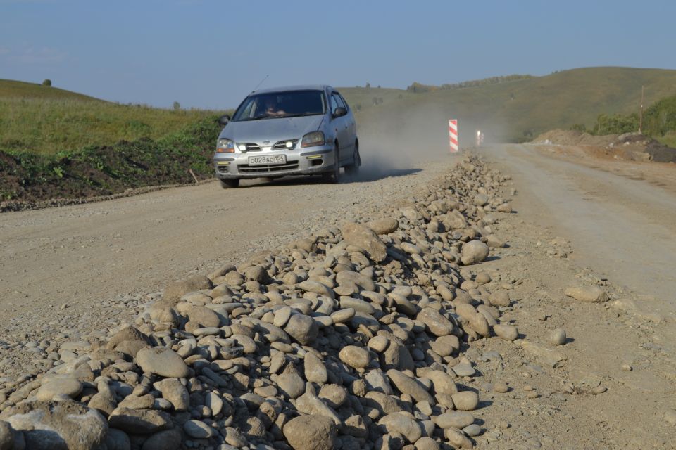 Местные жители и туристы с нетерпением ждут окончание реконструкции важной дороги
