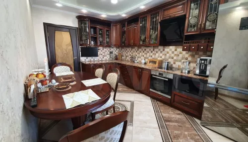 В Барнауле продают дизайнерскую квартиру с комнатой для стиральной машины