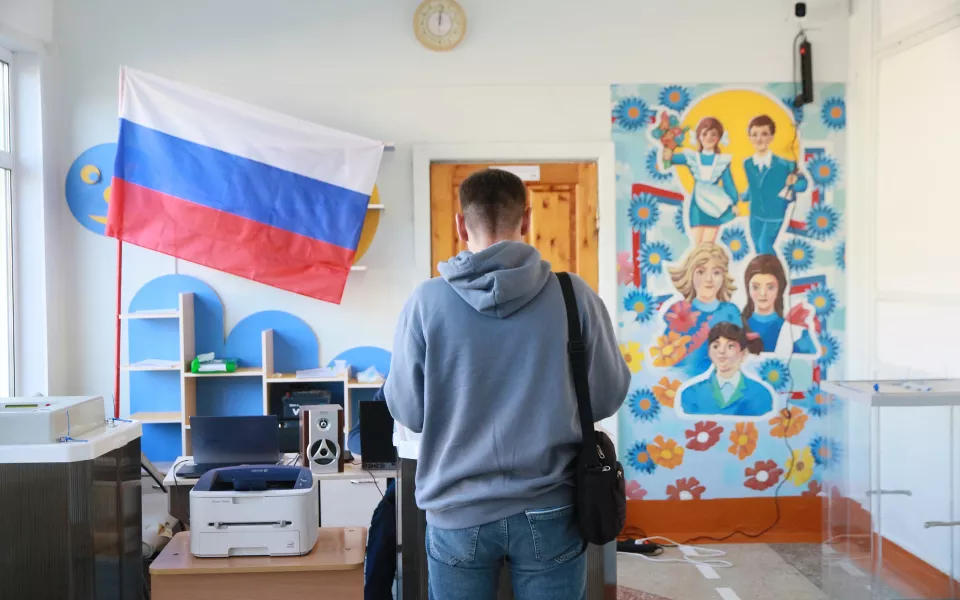 Тишина и спокойствие: как проходит второй день выборов в Барнауле. Фоторепортаж