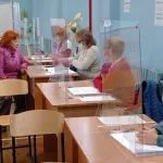 Визит мэра и дама с собачкой. Как начался единый день голосования в Барнауле