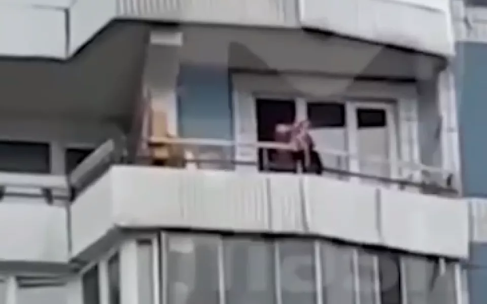 Уроженец Барнаула пытался сбросить ребенка с 13-го этажа московской многоэтажки