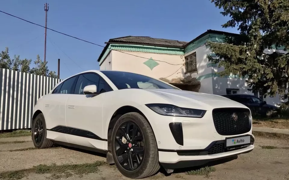 В Барнауле продают Jaguar с электродвигателем за 5,2 млн рублей