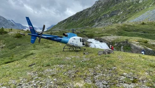 В Республике Алтай совершил вынужденную посадку вертолет с пятью людьми на борту