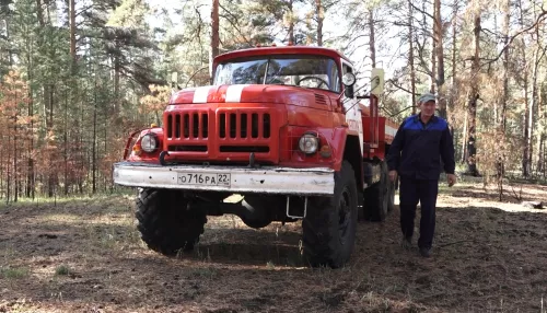 Водителя пожарной машины Виктора Койнова наградили медалью За честь и мужество