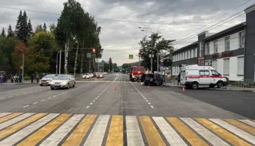 На Алтае в ДТП со скорой помощью пострадали два человека