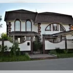 В Барнауле продают дом с французским балконом и камином из египетского мрамора