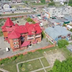 В Барнауле знаменитый красный замок и землю вокруг продают за 250 млн рублей