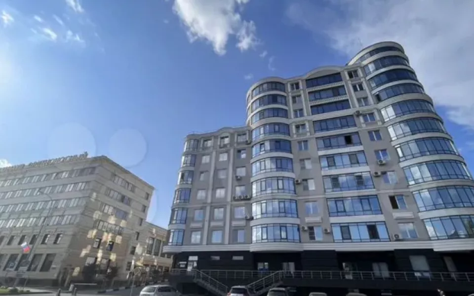 В Барнауле за 13,9 млн рублей продают трешку в одном из самых дорогих домов