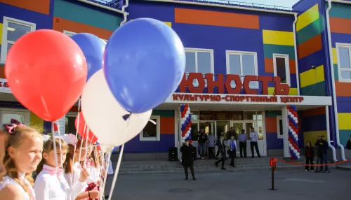 В райцентре Шелаболиха торжественно открыли культурно-спортивный центр Юность
