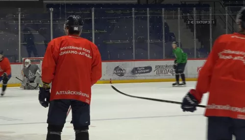 Хоккеисты Динамо-Алтай сыграли первые матчи в новом сезоне первенства ВХЛ