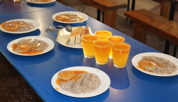 Бийчане жалуются на холодную и слипшуюся еду в школьных столовых
