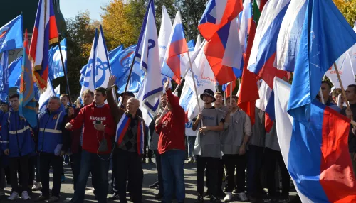Чтобы был мир: как в Барнауле прошел митинг в поддержку референдумов