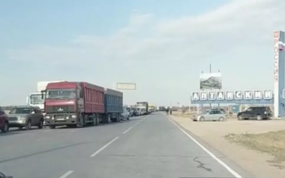 В России предложили отдавать брошенные на границе авто семьям военнослужащих