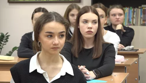 В школах страны ввели специальный предмет Разговор о важном: о чем он