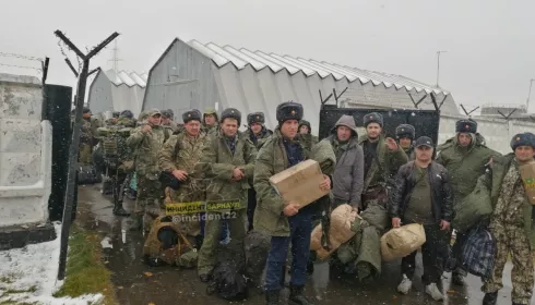 Мобилизованные жители Алтайского края прибыли в учебный центр в Омск