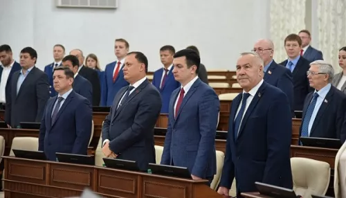 Депутаты АКЗС почтили минутой молчания память жертв трагедии в Ижевске
