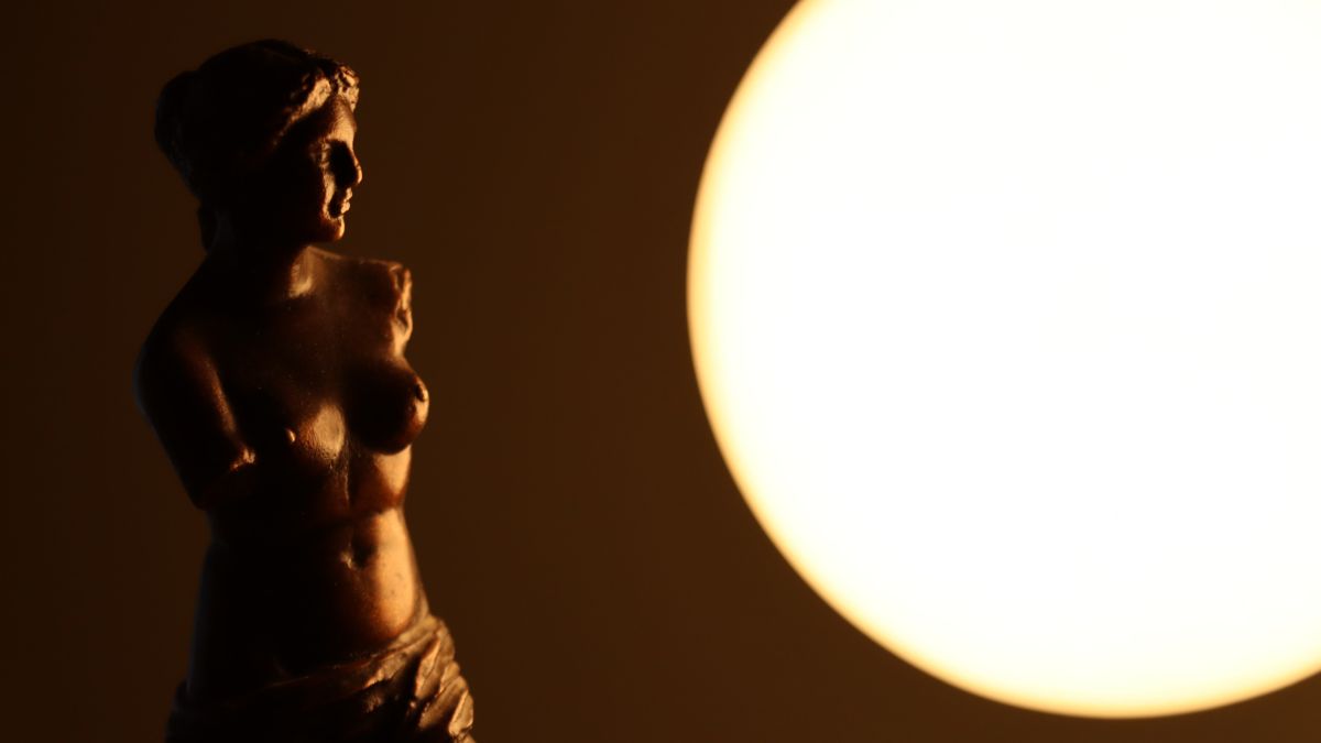 Венера. Планета. Статуя