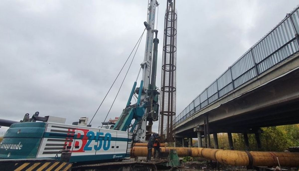 На восьмипролетном путепроводе приступили к устройству буронабивных ...