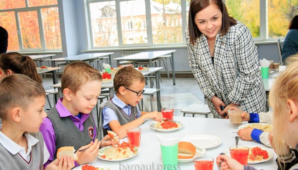 проверка питания в школах. школьная столовая. горячее питание в школе. столовая 10 школа биробиджан. проверка питания в школах.
