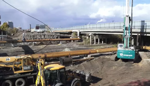 Не покладая рук. Как в холода идет строительство моста на Новом рынке