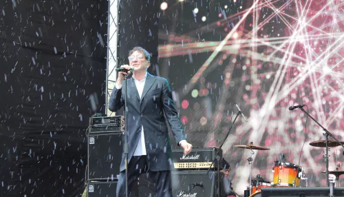 Григорий Лепс спел на митинге-концерте в центре Барнаула