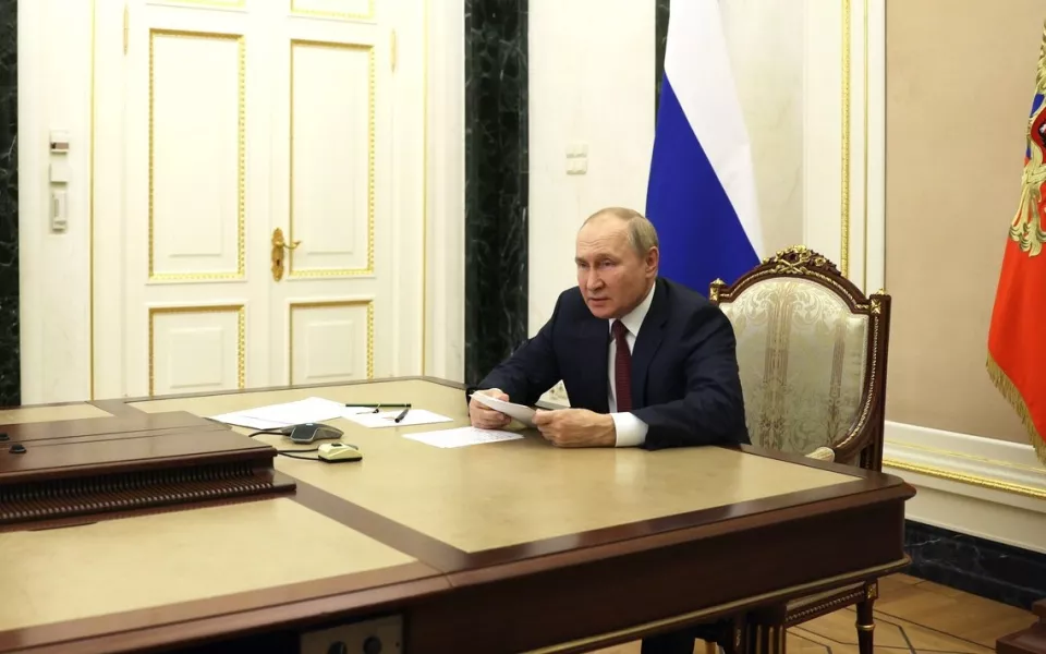 Песков заявил, что в Кремле никто не поседел из-за поездки Путина в Мариуполь