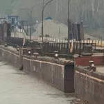 Жителей Бийска предупреждают об опасном провисании понтонного моста