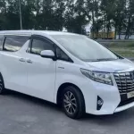 В Барнауле продают минивэн Toyota с телевизором в потолке за 3,4 млн рублей